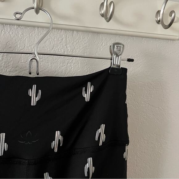 Beyond Yoga Cactus Print High Waisted 7/8 Leggings - Picture 5 of 7